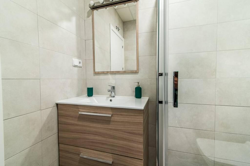 #15Pin-2 Apartamento De Un Dormitorio Plaza Castilla Madrid Exterior foto