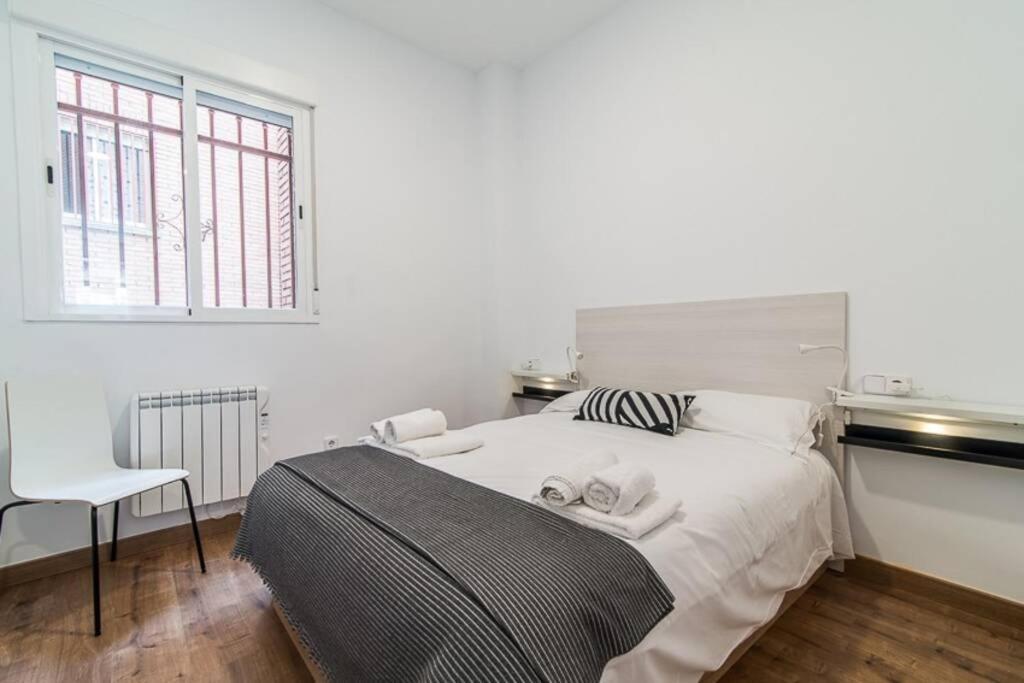 #15Pin-2 Apartamento De Un Dormitorio Plaza Castilla Madrid Exterior foto