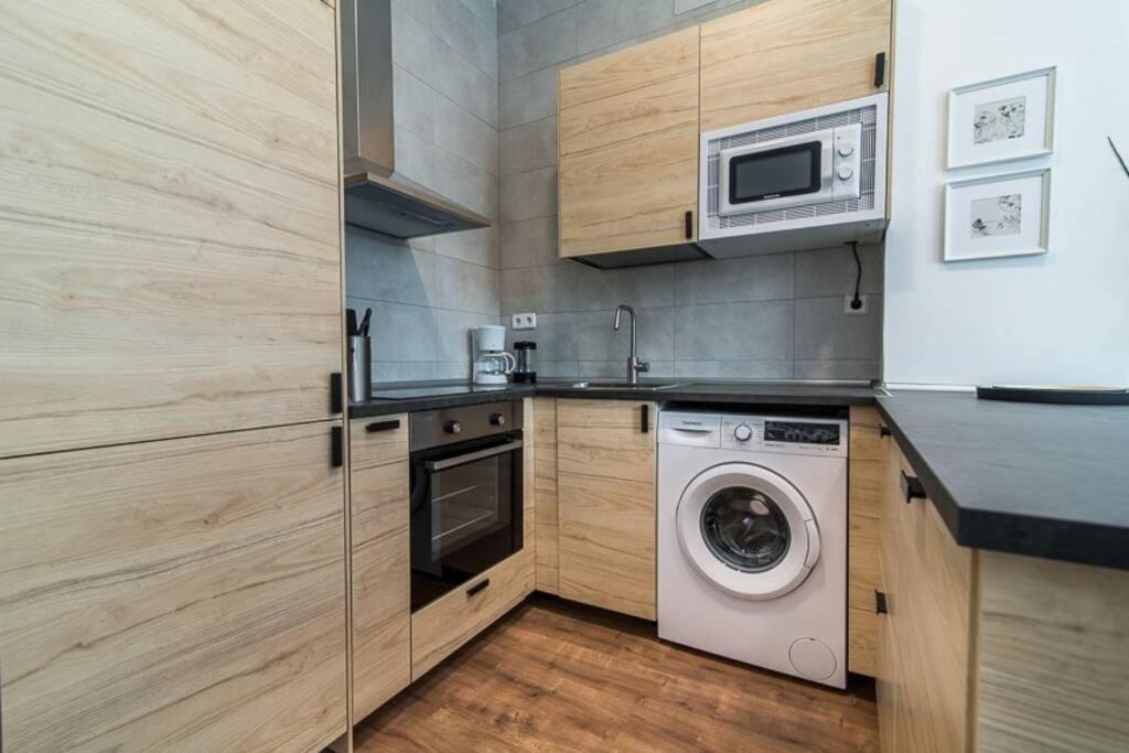 #15Pin-2 Apartamento De Un Dormitorio Plaza Castilla Madrid Exterior foto
